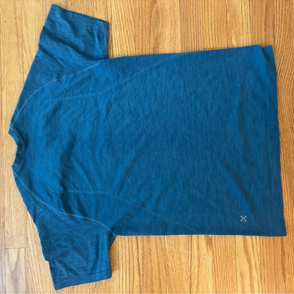 Lululemon blue t shirt. Men’s small - Picture 2 of 2